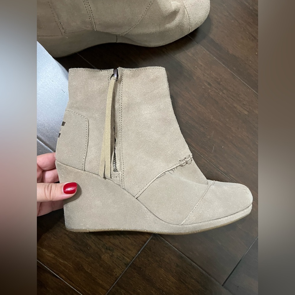Toms Tan Ankle Boots - Picture 3 of 10